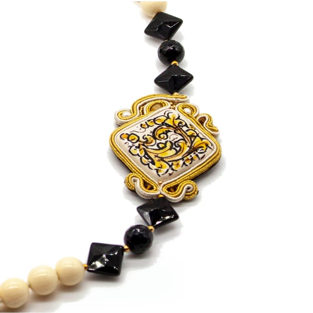 collana-soutache-siciliano-bianc-nero-57