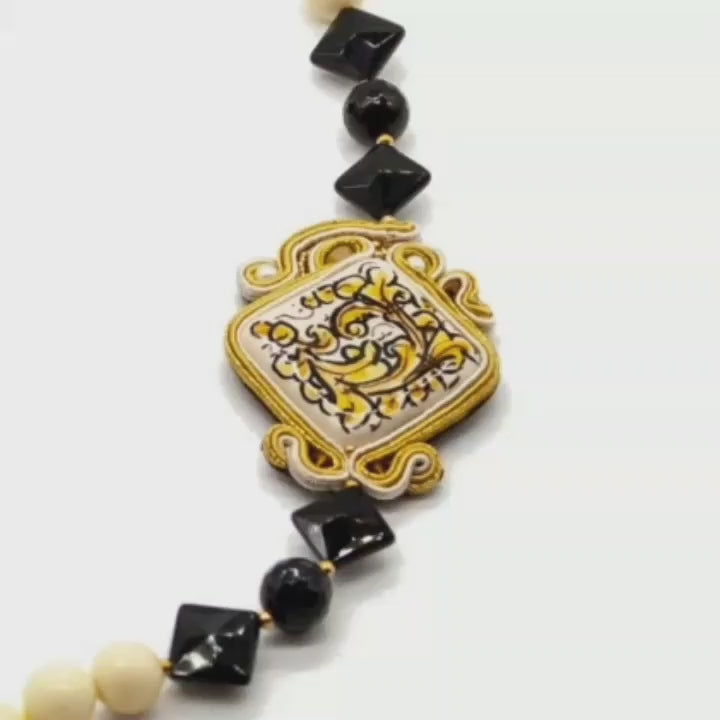 collana in soutache siciliano bianca e nera